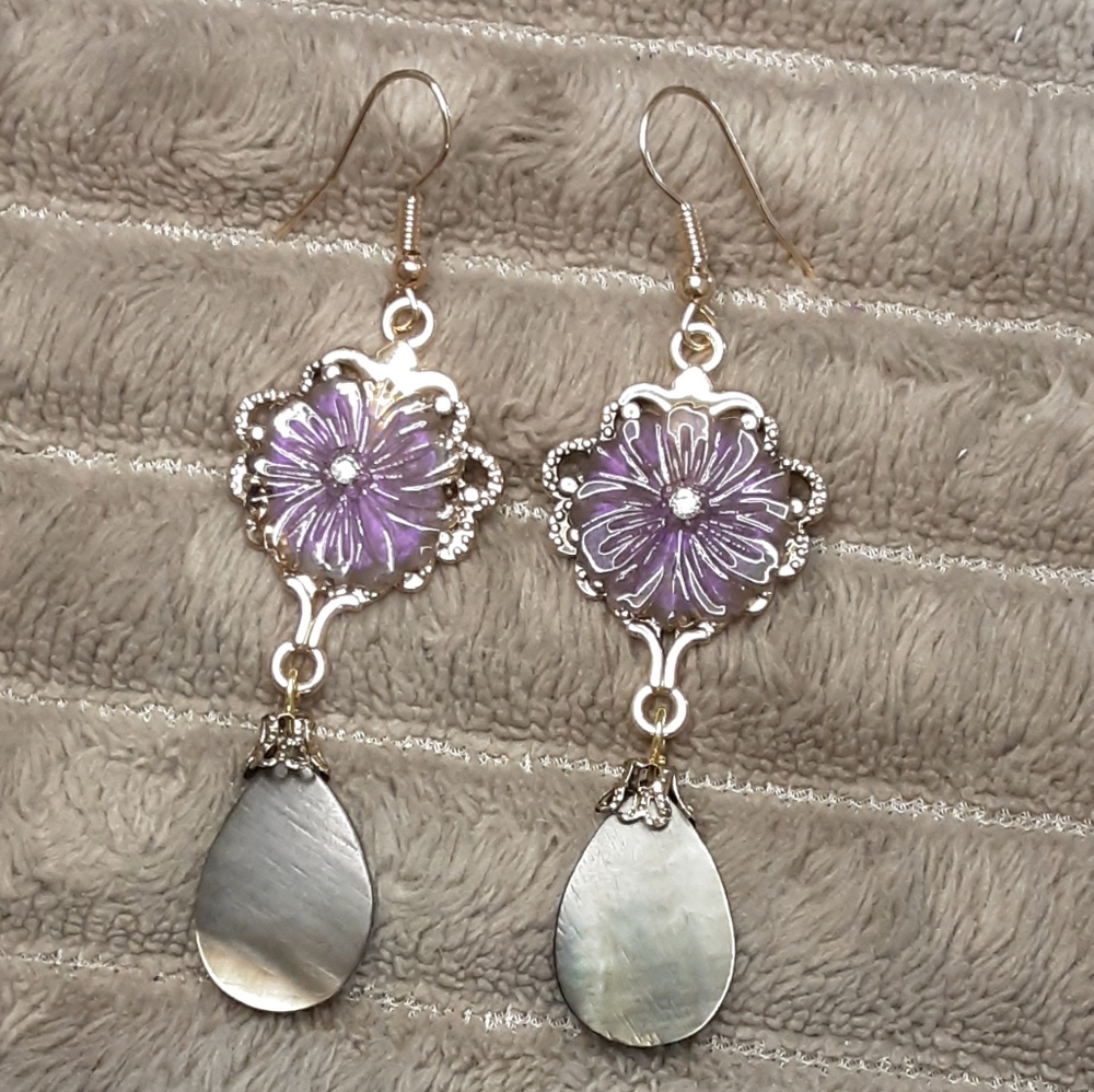 Handmade Shell and Glass Flower Earrings Purple Gold Tone - Picture 5 of 8